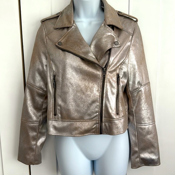 cupcakes & cashmere Jackets & Blazers - NWT Cupcakes and Cashmere Metallic Jacket Size Small